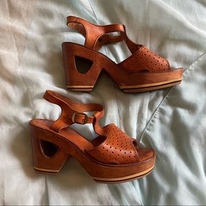 Vintage 70s platform heels size 5